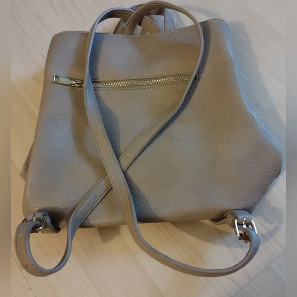 Moda luxe Purse / back pack, scarf and earrings! Lot of 6 items - Picture 6 of 10